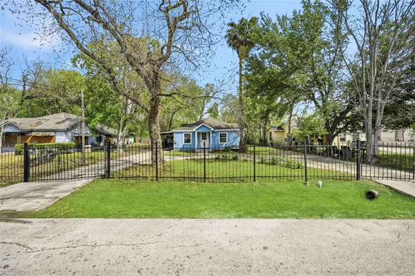 5513 Makeig Street, Houston, TX 77026