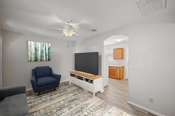 4636 Mayflower ST, Houston, TX 77033