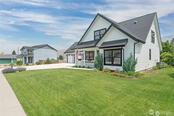1017 Crest LOOP, Entiat, WA 98822