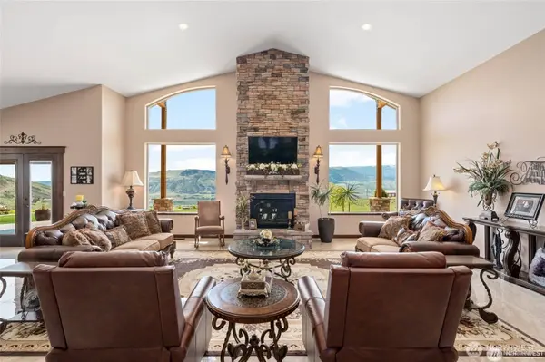 44 Sageland RD, East Wenatchee, WA 98802