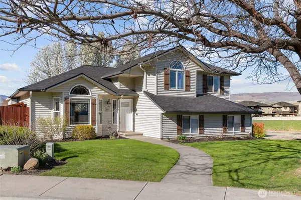1222 Gossman LN, Wenatchee, WA 98801