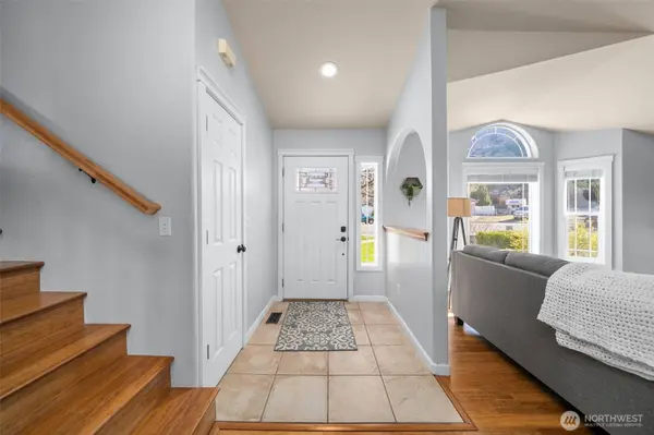 1222 Gossman LN, Wenatchee, WA 98801