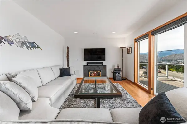 582 Lower Daniels DR, East Wenatchee, WA 98802