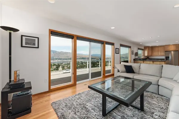582 Lower Daniels DR, East Wenatchee, WA 98802