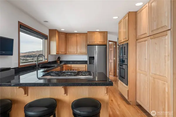 582 Lower Daniels DR, East Wenatchee, WA 98802