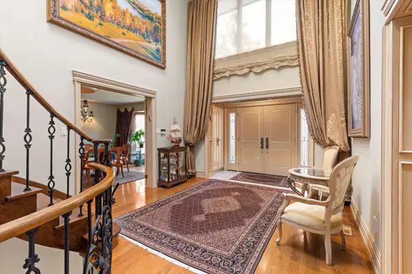 129 Rose Green DR, Vaughan, ON L4J 4R6