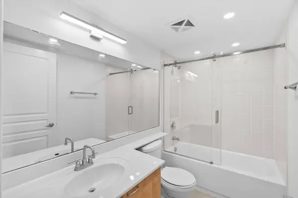 350 Red Maple RD #1214, Richmond Hill, ON L4C 0T5