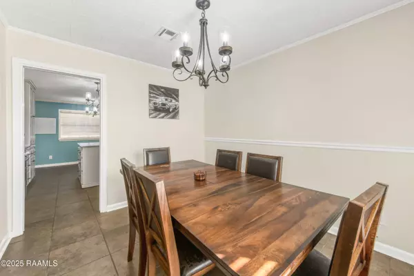 1122 Dugas RD, Lafayette, LA 70507