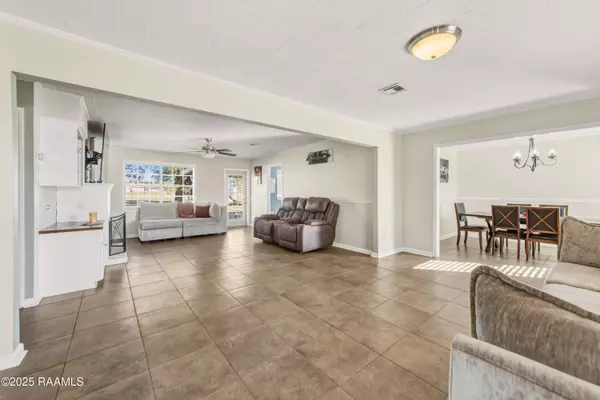 1122 Dugas RD, Lafayette, LA 70507