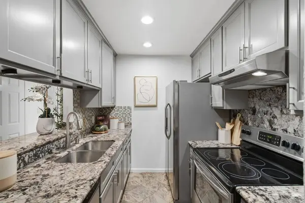 391 Mandarin DR 202, Daly City, CA 94015
