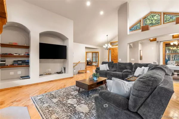 1485 Gore CIR, Larkspur, CO 80118