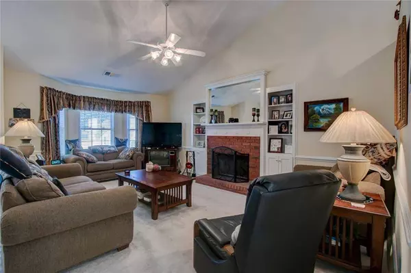 54 Greatwood DR, White, GA 30184