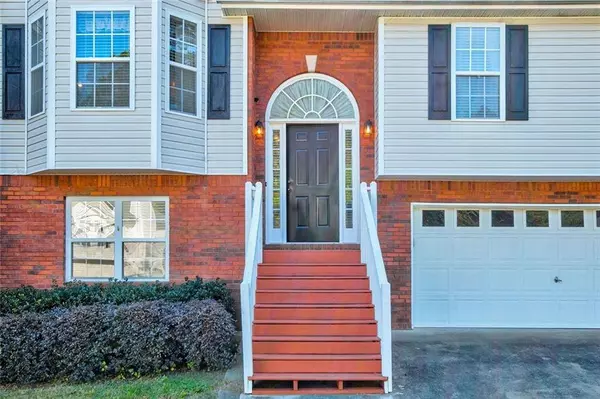 54 Greatwood DR, White, GA 30184