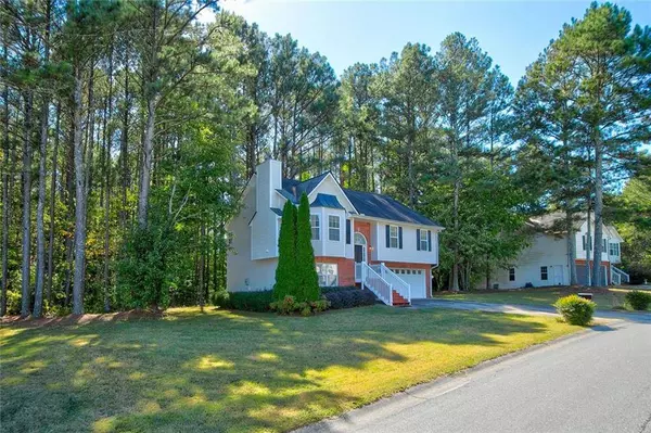 54 Greatwood DR, White, GA 30184