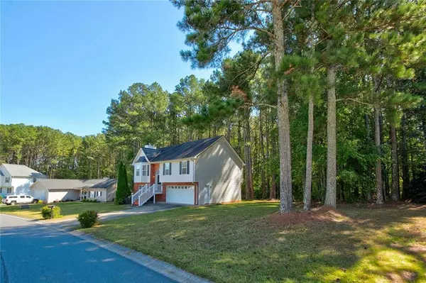 54 Greatwood DR, White, GA 30184