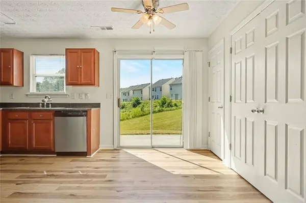 9464 Lakeview RD, Union City, GA 30291