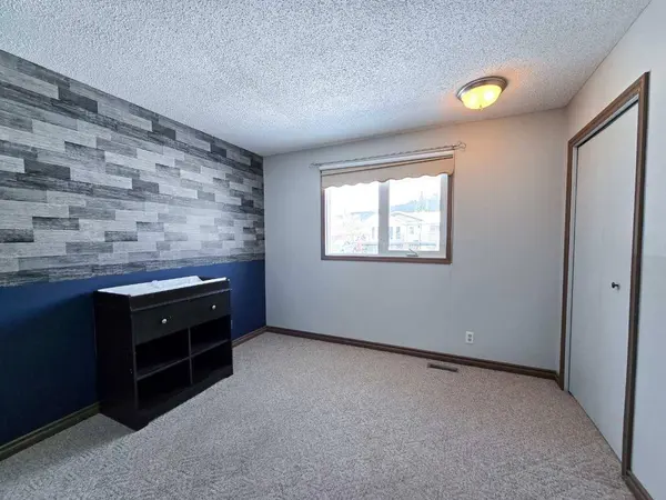 22709 10 AVE, Hillcrest, AB T0K1C0
