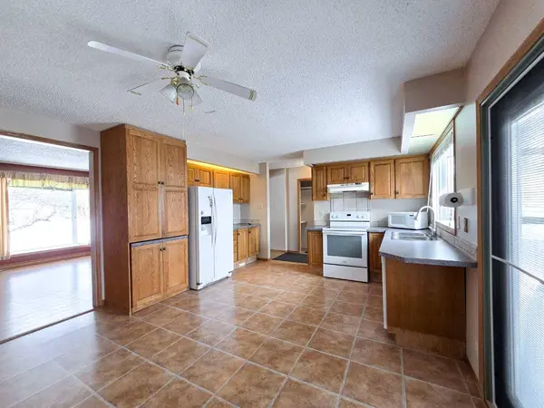 22709 10 AVE, Hillcrest, AB T0K1C0