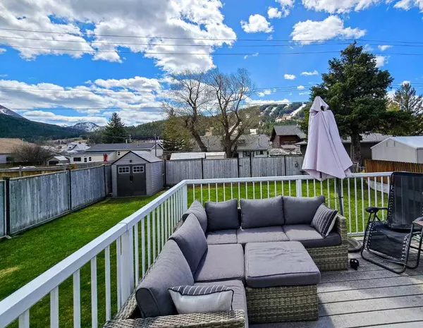 12306 22 AVE, Blairmore, AB T0K0E0