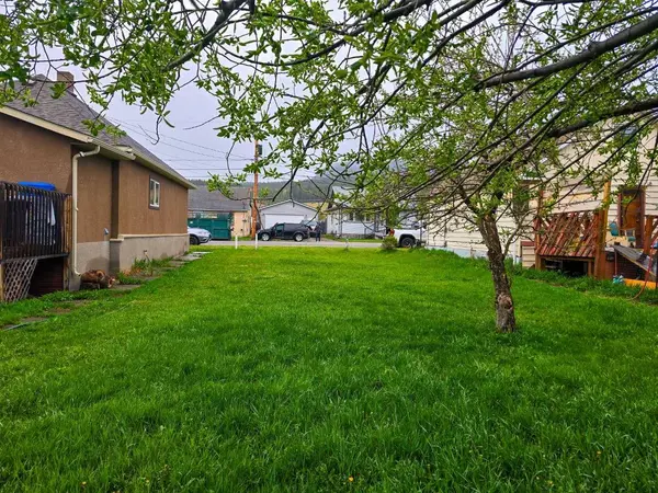 7041 18 AVE, Coleman, AB T0K0M0
