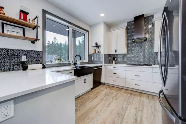 230 Southmore PL, Blairmore, AB T0K0E0