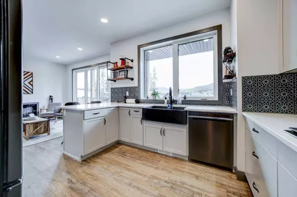 230 Southmore PL, Blairmore, AB T0K0E0