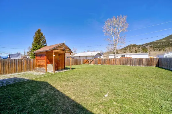 11741 21 AVE, Blairmore, AB T0K0E0