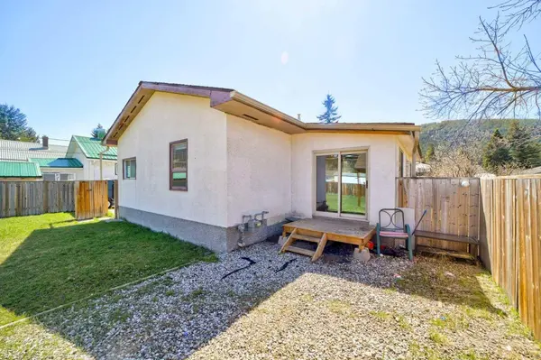 11741 21 AVE, Blairmore, AB T0K0E0