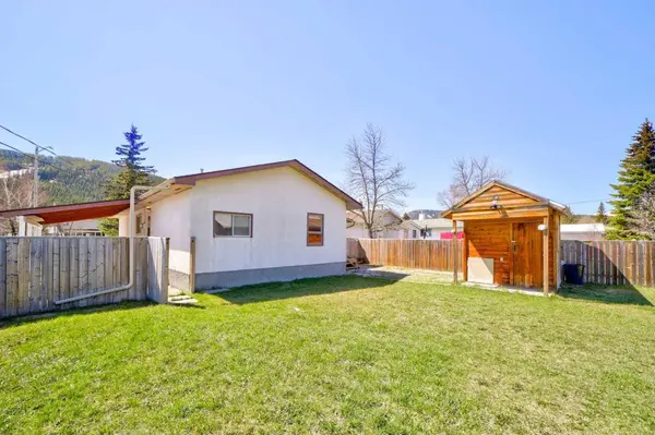 11741 21 AVE, Blairmore, AB T0K0E0