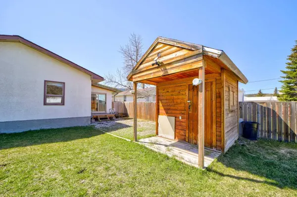 11741 21 AVE, Blairmore, AB T0K0E0