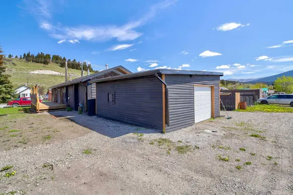 6726 17 AVE, Coleman, AB T0K0M0