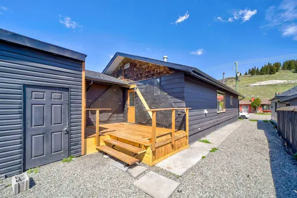 6726 17 AVE, Coleman, AB T0K0M0