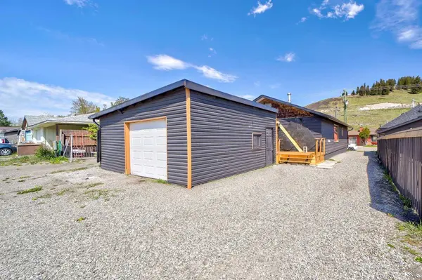 6726 17 AVE, Coleman, AB T0K0M0