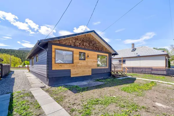 6726 17 AVE, Coleman, AB T0K0M0