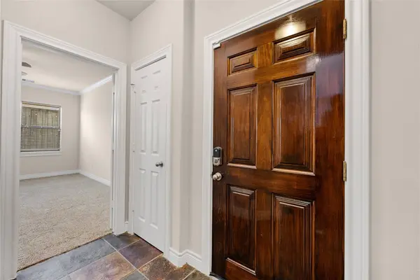 2915 Clinton DR, Houston, TX 77020