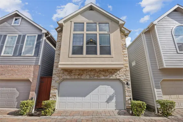 2915 Clinton DR, Houston, TX 77020