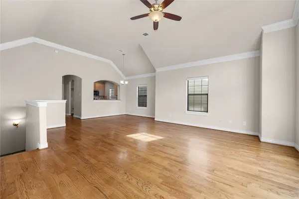 2915 Clinton DR, Houston, TX 77020