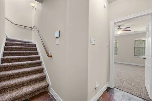 2915 Clinton DR, Houston, TX 77020