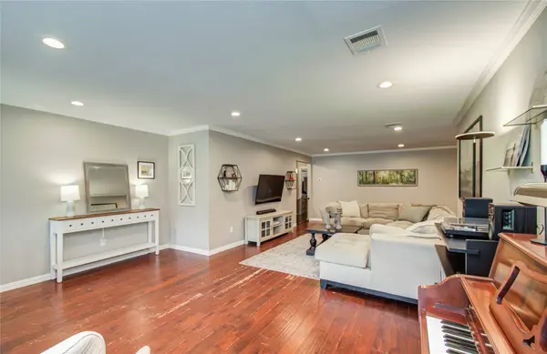 4846 Creekbend DR, Houston, TX 77035