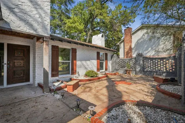 206 W North Hill DR, Spring, TX 77388