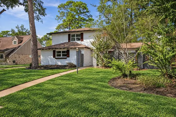 206 W North Hill DR, Spring, TX 77388