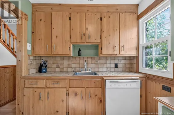 739 Athlone Street, Fredericton, NB E3A3A8