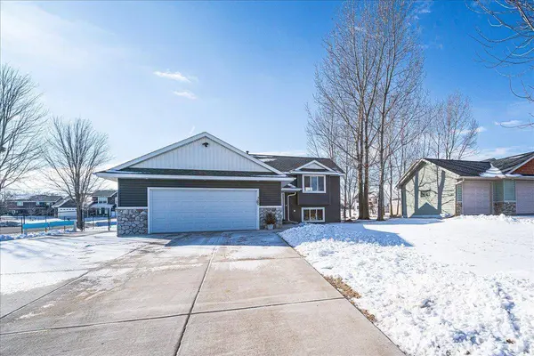 320 Bluebill ST, Baldwin, WI 54002