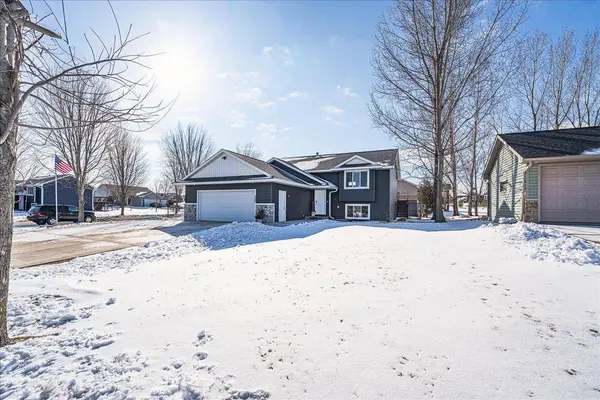 320 Bluebill ST, Baldwin, WI 54002