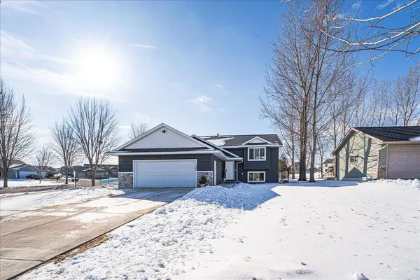 320 Bluebill ST, Baldwin, WI 54002