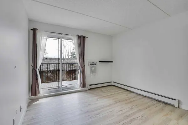 408 1 AVE SE #202, Diamond Valley, AB T0L 0H0