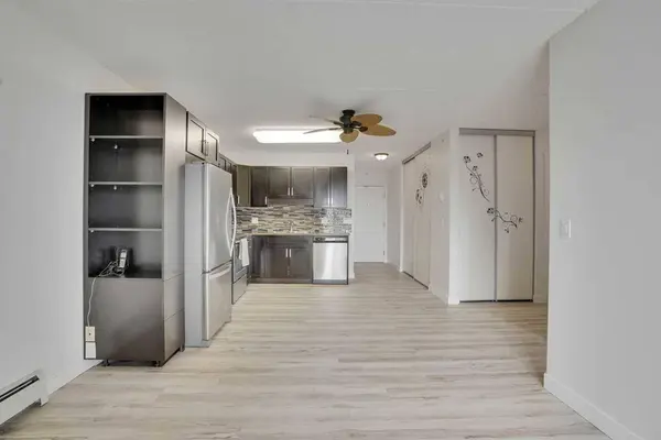 408 1 AVE SE #202, Diamond Valley, AB T0L 0H0