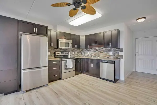 408 1 AVE SE #202, Diamond Valley, AB T0L 0H0