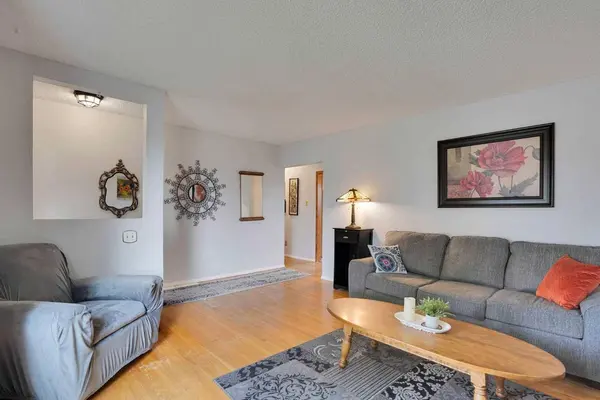 9824 Auburn RD SE, Calgary, AB T2J 1E1