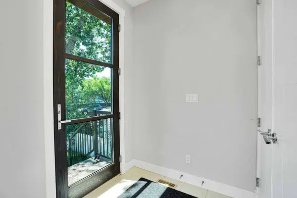 1018 S 20 AVE SE, Calgary, AB T2G 1M6